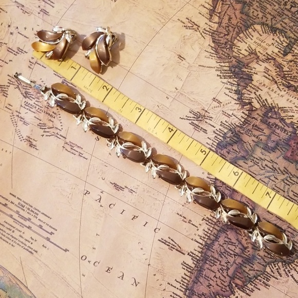 Vintage Bakelite Bracelet & Earrings set - Picture 2 of 7